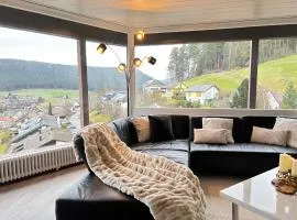 Serenity Stay Baiersbronn Kamin und Schwarzwaldblick