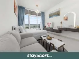 StayShort - Studio in Damac Hills Sleeps 2 with Balcony