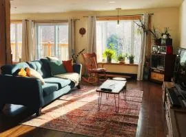 Lakefront Chalet - 3-BR Near Montréal