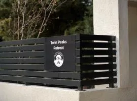 Twin Peaks Retreat by Ski Alure