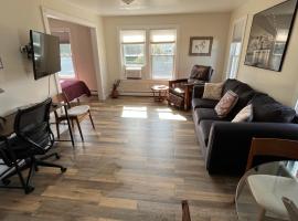 Modern Studio Retreat Minutes from Downtown Burlington, Hotel in Colchester