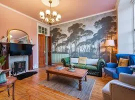 Iconic Royal Mile Residence