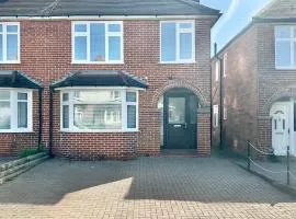 4 Bedroom House, En-Suite, 3 Doubles 1 Single, 2 Car Parking