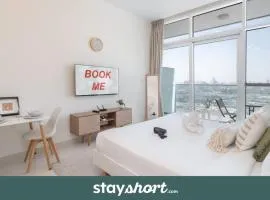 StayShort - Mesmerizing Studio in Damac Hills with City Views