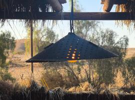 הבית החום בערבה, hotel v mestu Sappir