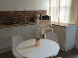 Le Petit Logis Noblat 1, hotel in Saint-Léonard-de-Noblat