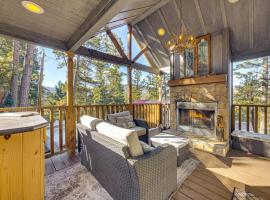 Private Hot Tub and Deck Woodland Park Tiny Home!, minicasa a Woodland Park