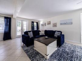 Beautiful 2bd with River Views & Amazing Sunsets in Ft Myers, hotel en North Fort Myers