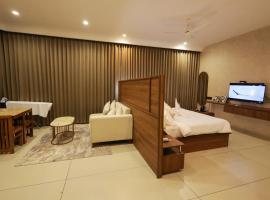 Town Square Residency, Hotel in Kommeri