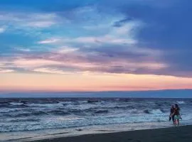 Entire Villa, 2-Min to Beach, near Enoshima Island