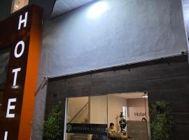 HOTEL POLASTRELLI，位于瓦拉达里斯州长市的酒店