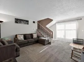 Lux Home, Minutes to Sanford Medical Center & Zoo