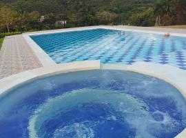 Hotel vacacional Conaltragas, hotel i Tocaima