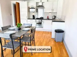 York City Centre 2 Bed Flat with Views - Steps from Christmas Market