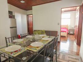 Bright and central apartment near Plaza del Sol, Hotel in Guayabos