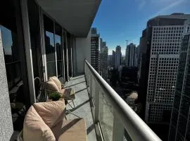 ICON Brickell High Floor Condo - Balcony Skyline View - Amazing Spa