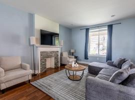 Modern 7BR Retreat, ξενοδοχείο στο Πίτσμπουργκ