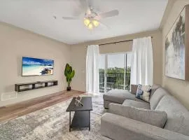 Upstay Modern 2BR Condo Near Disney