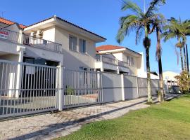 Casa de Praia Sol e Mar em Itapoá, hotel i Itapoa