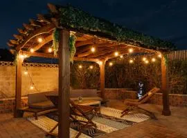 Fabulous Oasis in Las Vegas with Tesla Charger