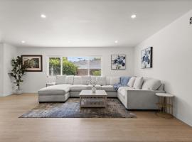 Viesnīca NEW Remodeled Northridge 5 Bedroom Near CSUN & Sherwood Forest pilsētā Nortridža