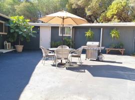 Budget-Friendly Auburn Retreat, Hotel in Auburn