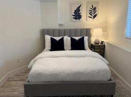 Cozy Home Away from Home, hotel em Kingston