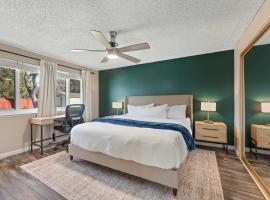 Family 4BR Home with Patio by Willowcreek Park, hotel v destinaci Sparks