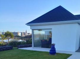 Ferry Lodge Cottage, hotel a Kilrush