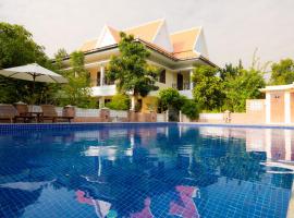 La maison bleue BTB, hotel in Phumĭ Kâmpóng Âmpĭl