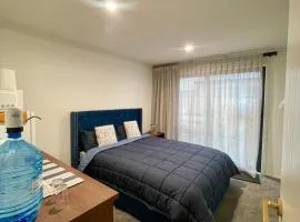 Modern Ensuite Room with Light Kitchenette & Private Entrance in Cromwell