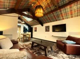 Balmoral Lodge, King Size Apartment by The Hive WA1