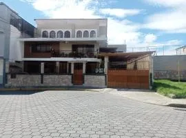 Depa Guajaló - Quicentro Sur con Terraza y Parking