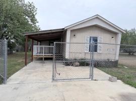 spacious one Bedroom mobil home, villa en Harlingen
