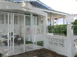 Sukkeehouse, hotel i Koh Larn