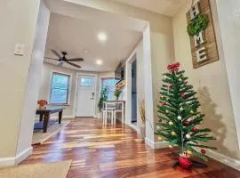 Ultra Modern - Entire 3 Bedroom Apartment - 5 min walk to the Beach