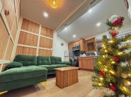 Stylish 2 BR 1 BA Apartment - Steps to the Ocean - Hidden Gem, ξενοδοχείο με γκολφ σε Wildwood