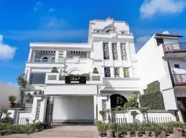 Collection ORudrapurBus StandFormerly Corinthian