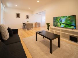 Anzac Highway Getaway Apartment in Plympton, hotel i Plympton