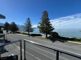 Waves Kaikoura Waterfront Apartment