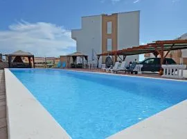 2 Bedroom Pet Friendly Apartment In Nin