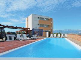 Pet Friendly Apartment In Nin, hôtel à Nin