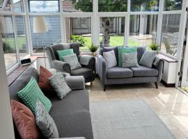 Seaside getaway 3 Bedrooms โรงแรมในHamworthy