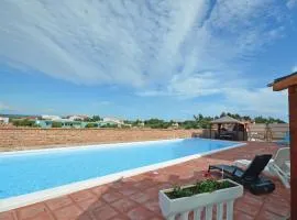 Lovely Apartment In Nin With Wifi