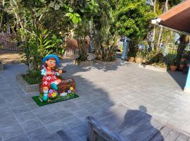 Blue Beach Bungalow, hotel in Bang Saphan Noi