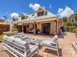 Westend Apartment - Cozy King Stay on 3 Acres