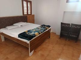 Astha Resturent pragti bhavan, hotel di Aonla