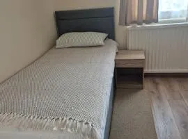 Single Room Excellent Central Location in Derby