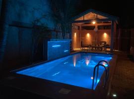 Tekrour- La case des hotes -Chambre lumineuse proche plage, hotel in Mbour