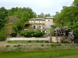 MAISON 8 à 10p, piscine, parc, campagne sans voisin en Drôme provençale